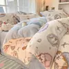 Juego de ropa de cama de cuatro piezas de terciopelo de leche, nuevo diseño de dibujos animados 2026, juego de sábana y funda de edredón de vellón de coral para invierno