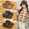 Sapatos Birkenstock retrô de sola reta com cobertura total para meninas, novos sapatos mocassins versáteis da moda outono 2026, sapatos Mary Jane de sola macia