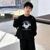 Camiseta de manga larga de algodón puro para niños, nuevo estilo primavera y otoño 2026, camisa holgada y elegante para niños pequeños, top de dibujos animados para niños mayores