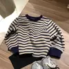 Roupas infantis coreanas: Coleção de outono de 2026, novos tops listrados color-block estilosos e da moda de manga comprida para meninos e meninas