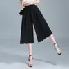 Calças cropped elegantes e fluidas de perna larga para mulheres, com um design inspirado na China, um visual jovial, cintura elástica com cordão e um efeito emagrecedor.