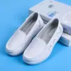 Suministrados directamente por el fabricante, zapatos de enfermera calados para mujer, alta elasticidad, ensanchados, con gran amortiguación, no fatigan, absorben impactos, zapatos de trabajo blancos para personal médico