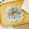 Scrunchie Quadrado Floral Moderno com Laço Versátil para Rabo de Cavalo Feminino Acessório Doce para Cabelo
