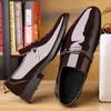 Comercio exterior nuevos zapatos de cuero para hombre moda coreana versátiles punta brillante casuales para las cuatro estaciones formales de negocios para hombre
