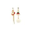 Pendientes de aguja plateada con diseño navideño de alce con incrustaciones de diamantes y bola de pelo asimétrica de muñeco de nieve.