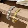 Pulsera bestseller transfronteriza de trébol de cuatro hojas en forma de diamante para mujer, pulsera ancha de forma C moderna y de alta gama, joyería de latón de alta calidad