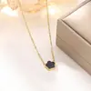 Acero de Titanio Color Dorado de 18K Collar, Pulsera, Pendientes y Anillo de Trébol de Cinco Hojas Lisos, Set de Cuatro Piezas, Joyería de Moda para Mujer