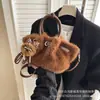 2026 Inverno Nova Bolsa Peluda Moda Plush Plissada Bolsa de Mão Bolsa Saco Bolsa de Ombro Único Estilosa Bolsa Transversal Tendência
