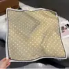 2025 Nueva Moda Versátil Pañuelo Cuadrado Pequeño Estampado de Lunares Bufanda de Cuello de Lunares Atmosférica para Mujer Venta al por Mayor