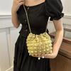 Bolsa Cubo Seersucker Fresca Linda 2024 Nueva Nicho Distintiva Moderna Cadena Romboidal Bolso de Hombro Cruzado para Mujer