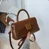 Bolso Cuadrado Pequeño de Moda de Lujo Ligero Nuevo Nicho Retro Versátil Bolso de Hombro Estilo Occidental para el Trabajo Bolso Cruzado