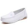 Zapatos de enfermera de piel de vaca para mujer Primavera y Otoño nueva moda combinable zapatos de enfermera con cámara de aire forrados de vellón talla grande blancos zapatos de trabajo de hospital