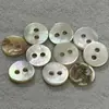 Botão de Madrepérola Mini 7,5MM Dois Furos Botão de Concha Natural Botões Feitos à Mão DIY Roupas de Boneca Botões Decorativos