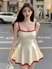 Verano 2025 Nuevo Vestido de Tirantes Cuadrado de Color Puro Contrastante Cintura Ajustada Falda Plisada Pequeña Ajustada Moda