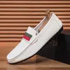 Mocasines para Hombre Verano Nuevo Estilo Versátiles Suela Blanda Slip-On Para Conducir Casuales Zapatos de Cuero Mocasines de Moda