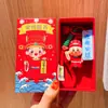 Chaveiro com Miniatura de um Estudante Alcançando o Sucesso, Pingente Inspirador para Mochila para Incentivo em Provas, Presente para a Temporada de Formatura