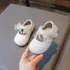 Zapatos brillantes de princesa para niños, nuevos zapatos para bebés de niña con lazo para primavera y otoño, zapatos de cuero suaves para bebés