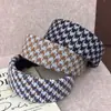 Diadema de Houndstooth Dulce de Gama Alta 2025 Textura de Nicho Popular Blanqueadora Elegante Sencilla y Suave Estilo Coreano Fresco Cabello