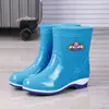 Zapatos de agua de corte medio, estilos de caña alta y baja con suela gruesa, botas de lluvia con suela gruesa, zapatos moldeados por inyección, para mujer, para todas las estaciones, con forro de polar