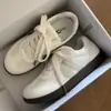 Populares zapatillas blancas estilo alemán, nuevo modelo otoño 2026, versátiles para estudiantes, zapatos casuales de color menta para commuting y actividades al aire libre, suela gruesa para mujer