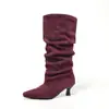 Atacado de Fábrica Botas Empilhadas Franzidas Femininas Bico Fino Salto Agulha Botas da Moda Botas Retrô de Cano Médio Tamanho Plus Botas Femininas Outono Inverno
