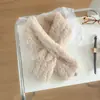 Bufanda de Felpa de Alta Gama para Mujer en Otoño e Invierno Engrosada y Cálida Estilo Coreano Peluda Cruzada Bufanda a Prueba de Frío con Cuello de Piel