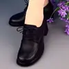 Novos Sapatos Baixos de Salto Grosso para Mulheres Moda Outono 2025 Mãe Couro Macio Versátil Cadarço Bico Redondo Sola Macia Mocassins para Mulheres