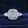 Anillo de Princesa Cuadrado de Diamante de Lujo Suministro en Vivo Femenino Anillo de Diamante de Moissanita Simulada Moda Almohada Zirconio Anillo Abierto