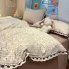 Novo Conjunto de Cama Jacquard de Algodão Tingido em Fio Conjunto de Quatro Peças Capa de Edredom com Renda Bordada Francesa Conjunto de Roupa de Cama Estilo Princesa