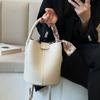 Bolsa pequeña portátil para combinar con todo, bolso de mujer 2024 nuevo, de moda de alta gama, bolso bombonera con textura de estilo occidental, bandolera