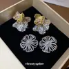 Pendientes Metálicos Calados de Flor de Aguja Plateada Europeos y Americanos Transfronterizos, Pendientes de Moda, Simples, Versátiles, de Lujo Ligero, Pendientes de Gama Alta para Mujer
