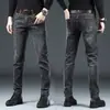 Jeans negros puros de alta gama Hong Kong 2026, elásticos, corte slim para hombre, pantalones casuales versátiles estilo coreano