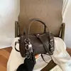 Bolsa de Ombro e Transversal Feminina 2026 Outono Nova Simples Versátil Texturizada para o Dia a Dia, Estilo Coreano de Nicho, Luxo Leve, Transfronteiriça