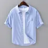 Camisa de Verano Fresca a Rayas de Manga Corta para Hombre Moderna Holgada Casual Artística Camisa de Algodón Bordada para Hombre C06