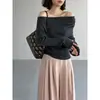 Top de punto de un hombro estilo francés Jiangzuo para mujer, principios de otoño 2026, diseño elegante, corte ajustado, L003