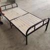 Cama plegable de una sola capa, venta al por mayor, refugio hospitalario, aislamiento epidémico, cama individual de hierro, prevención y alivio de epidemias, cama simple de acero y madera de una sola capa