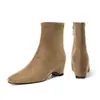Botas de tornozelo com salto interno estilo francês para mulheres, nova coleção de outono 2026, botas elegantes e que afinam a silhueta, versáteis e adequadas para mulheres baixinhas, botas estilo Martin