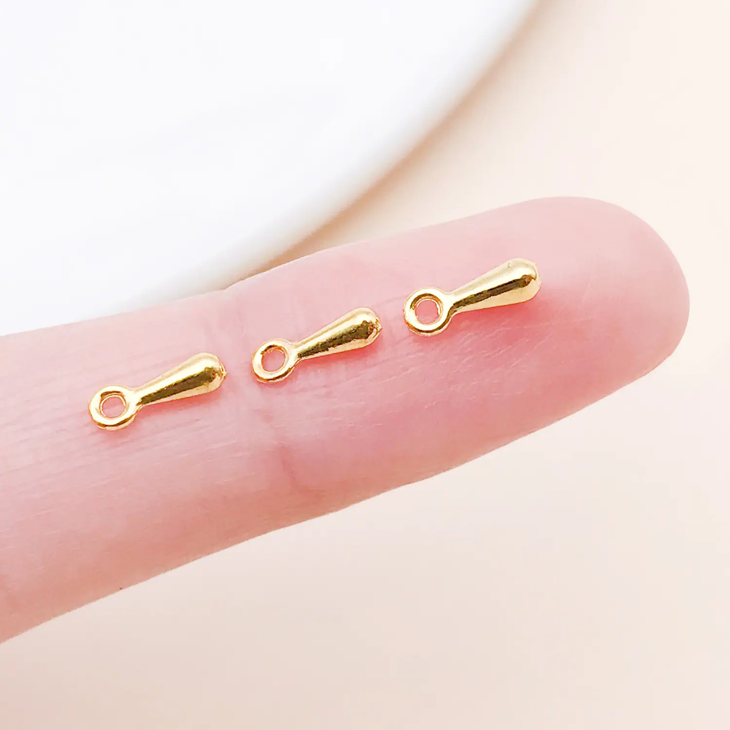 25355-DY-金色锌合金水滴挂件水滴尾珠7x2.5mm-