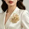 Broche de Flor Oca Luxo Leve Toque de Alto Padrão Acessórios Diários e para Banquetes Femininos Broche Multifuncional da Moda Atacado