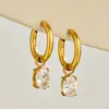 Lujo ligero, brillante y exquisito, creando una atmósfera atmosférica. Aretes con colgante de zirconita en forma de gota de agua multifacética, chapados en oro de 18k sobre acero inoxidable para mujer