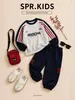 Conjunto de Sudadera con Cuello Redondo y Bloques de Color para Niños 2026 Nuevas Llegadas de Otoño para Niños Pequeños y Niños Pequeños Conjunto de Dos Piezas de Pantalones Jogger Estilo Primavera/Otoño Moderno