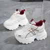 Zapatos de plataforma de suela gruesa estilo papá para mujer, moda versátil de otoño 2026, que aumentan la altura, de malla transpirable, zapatillas casuales