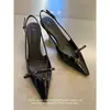 Sandalias de punta cerrada estilo francés, nueva colección 2026, para mujer, de punta fina, tacón alto calado, tacón de aguja, charol, con un moño y una correa trasera