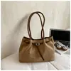 Bolsa Tote Suede Grande Capacidade Casual da Moda 2025 Inverno Nova para o Trabalho com Visual Elegante Casual de Ombro Feminina