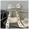 Bolso de Mano Retro con Lazo de Remaches para Mujer 2025 Verano Nueva Moda Trendy Elegante Estilo Extranjero Bolso de Hombro Sobaco