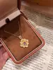 Collar de Trébol de Cuatro Hojas Estilo Tela Cepillada Sirena Ji para Mujer Lujo Accesible Nicho Diseño de Alta Gama Accesorios Colgante Cadena para Clavícula