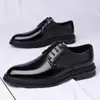 Zapatos formales de negocios para hombre de talla grande transfronterizos, nueva colección de otoño, estilo británico versátil, adecuados para hombres jóvenes, para el trabajo y como zapatos de boda para el novio