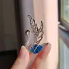 Novo broche de liga para mulheres, moderno e de alta qualidade, pino de luxo de nicho para casacos e ternos, simples e elegante, broche versátil