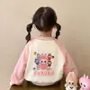 Jaqueta de Baseball Feminina 2026 Nova Estilosa e Super Fofa Roupas Labubu para Meninas, Bebê Estilo Coreano Roupa da Moda