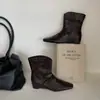Botas de tornozelo plataforma femininas para aumentar a altura, coleção primavera/outono 2026, botas de cano único com bico fino, adequadas para combinar com saias, botas finas de salto alto